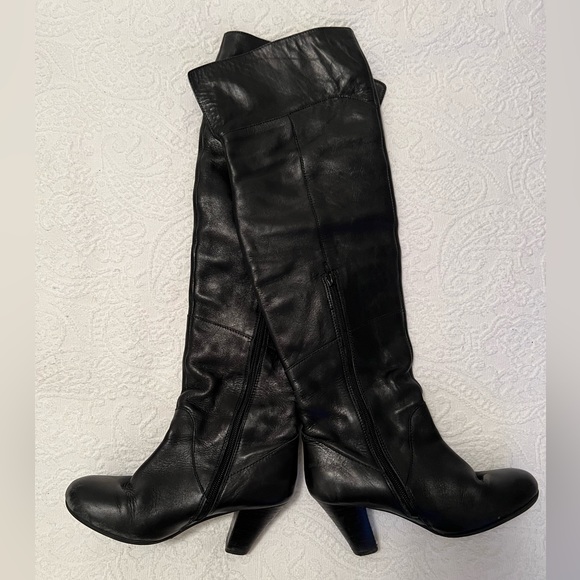 Over the knee black leather boots - Picture 4 of 8